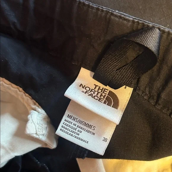 North Face Men's Black Cargo Pants - Casual Utility Style - Picture 2 of 5